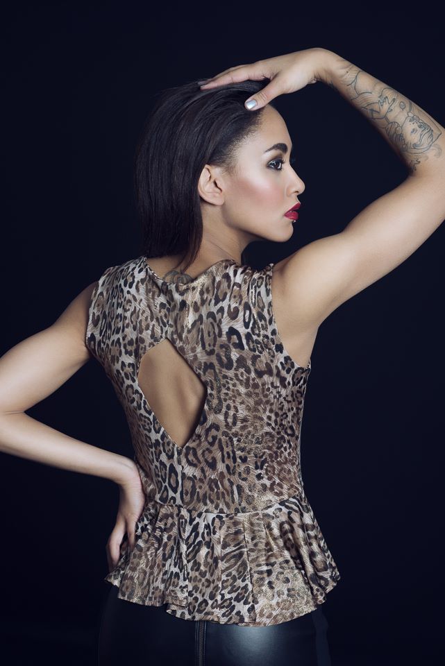 Peplum sleeveless top with a diamond cut out in leopard print